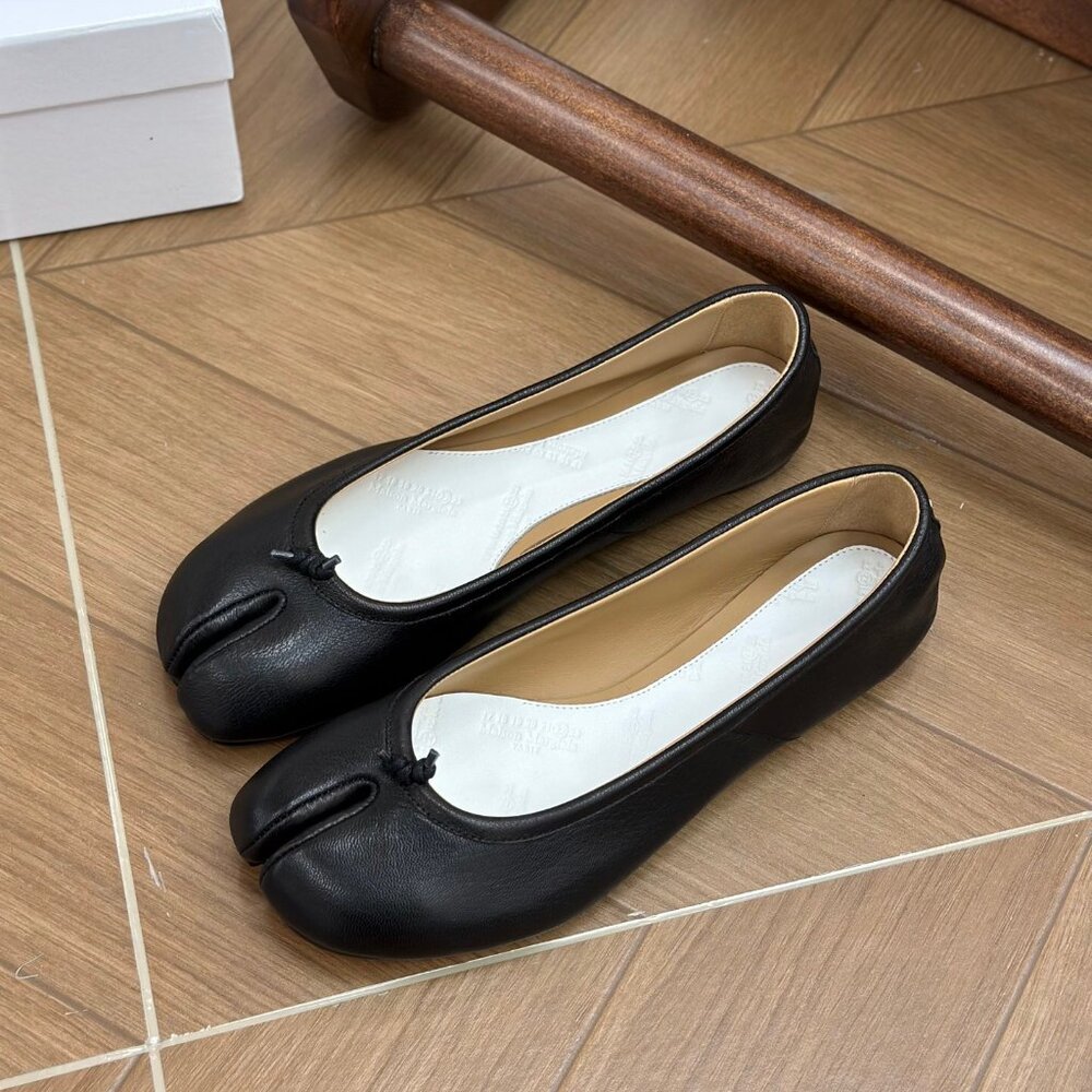 Maison Margiela Tabi Loafer | Black tabi - Picture 6 of 9